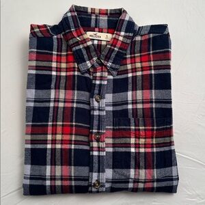 Hollister Broad Beach red and navy blue plaid soft flannel button down shirt